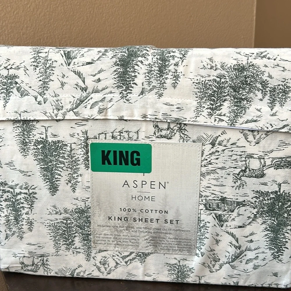 Aspen Home King Sheet set Christmas Evergreen Trees Houses New Cotton